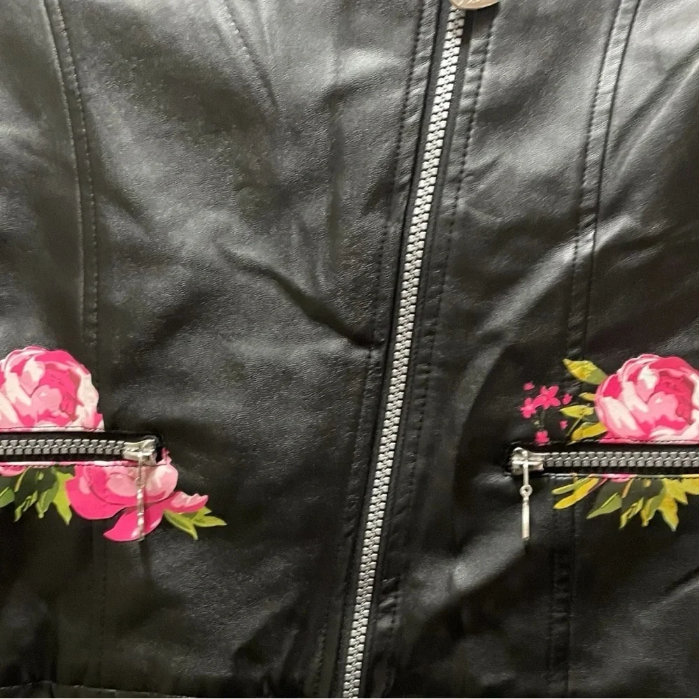 Betsey Johnson EUC Girls size 7/8 adorable faux leather moto jacket fleece lined